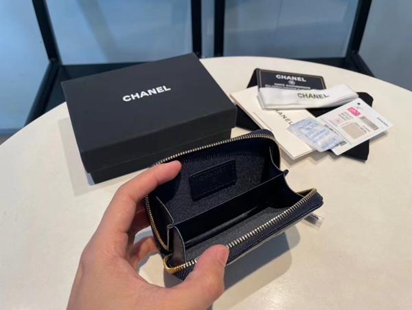シャネル財布着用イメージ